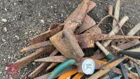 QUANTITY OF GARDEN TOOLS - 3