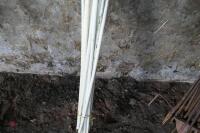 20 WHITE PLASTIC ELECTRIC FENCE STAKES - 4