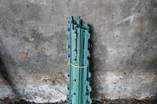 20 GREEN PLASTIC ELECTRIC FENCE STAKES