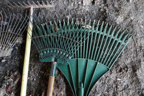 4 X GARDEN RAKES
<br/>