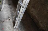 YOUNGMAN 100 ALUMINIUM EXTENDING LADDER - 4