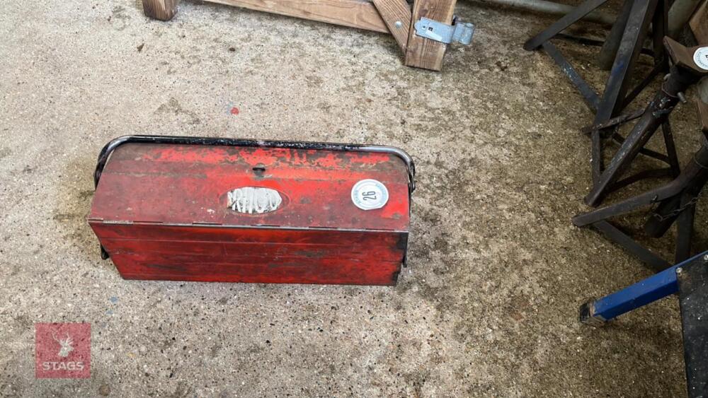 METAL TOOLBOX AND CONTENTS