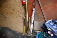 QTY OF GARDEN TOOLS - 5