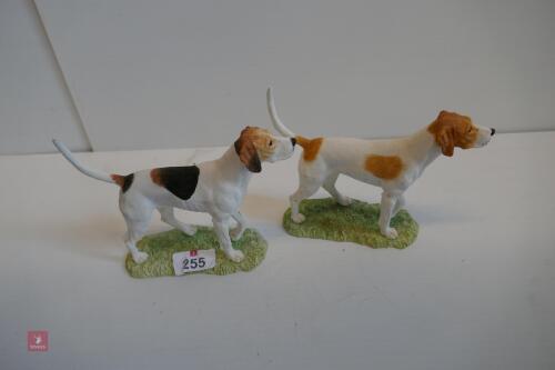 PAIR OF FOX HOUND CHINA ORNAMENTS