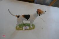 PAIR OF FOX HOUND CHINA ORNAMENTS - 2