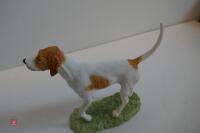 PAIR OF FOX HOUND CHINA ORNAMENTS - 3