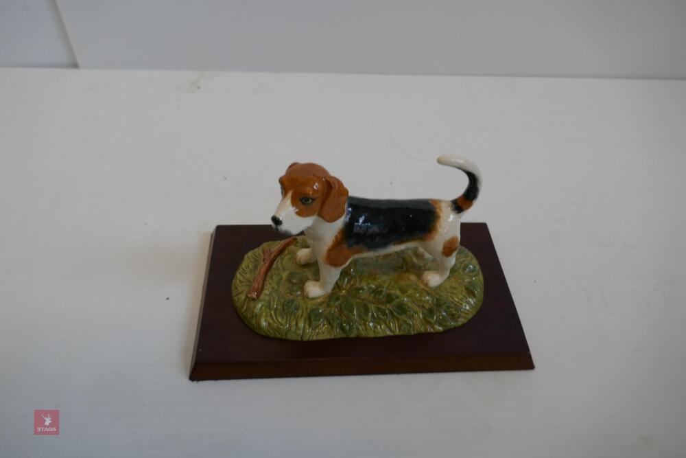 CHINA FOXHOUND ORNAMENT ON WOODEN PLINTH