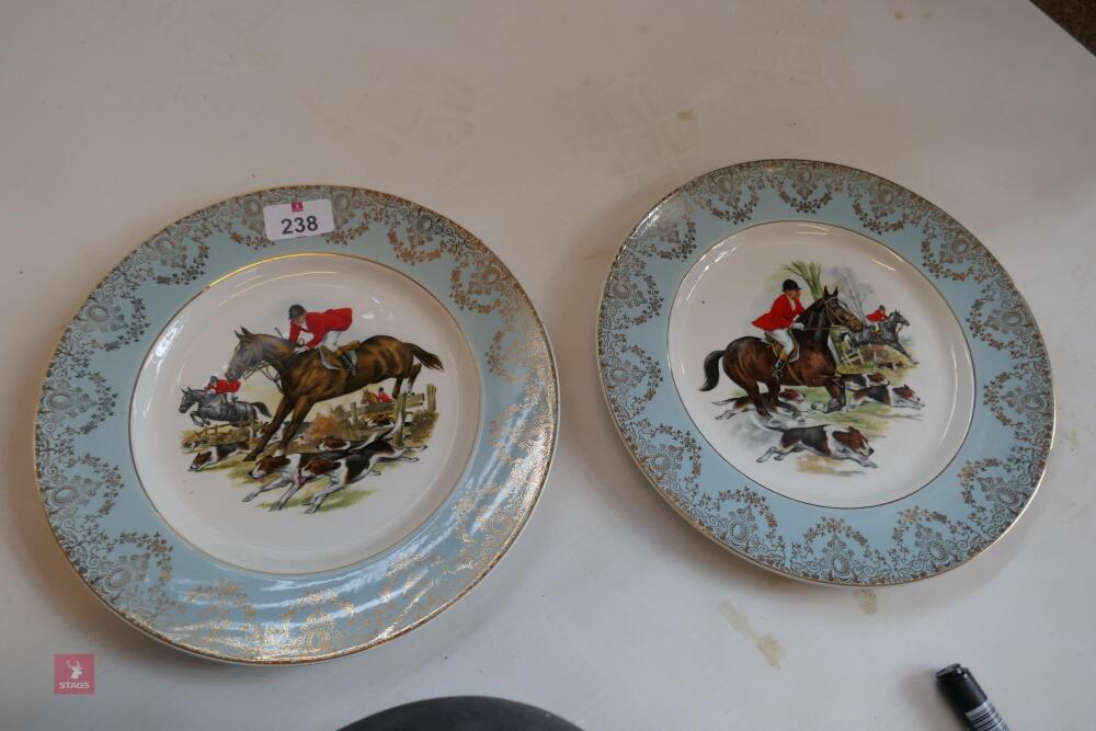 PAIR OF HUNTING SCENE PLATES