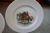 PAIR OF HUNTING SCENE PLATES - 3