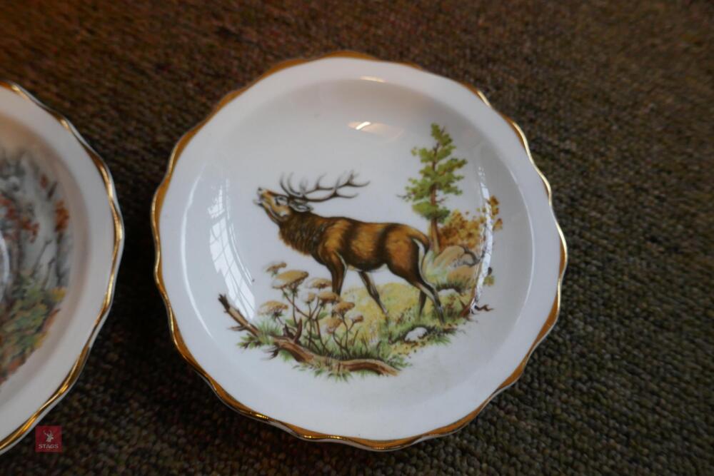 2 X SMALL HUNTING SCENE PLATES