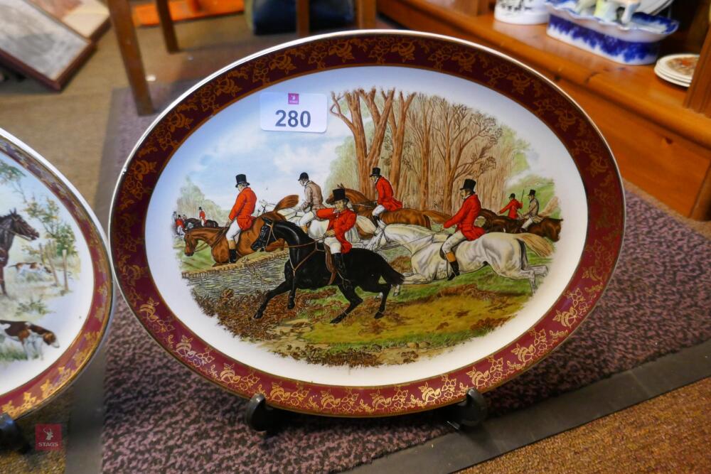 PAIR OF OVAL HUNTING SCENE PLATES