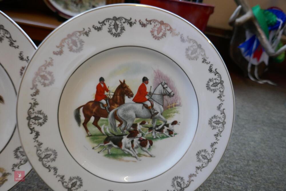 PAIR OF HUNTING SCENE PLATES