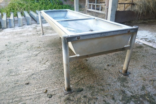 GALV FREE STANDING CATTLE TROUGH