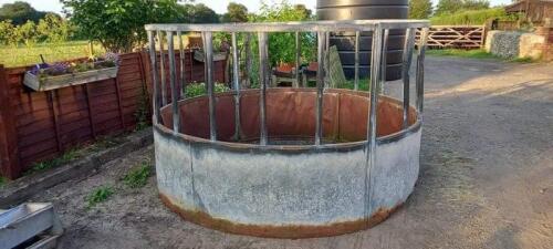 CATTLE ROUND FEEDER