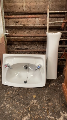 WHITE PEDESTAL SINK