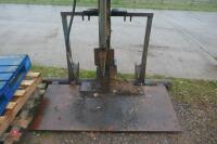 TRACTOR MOUNTED LOG SPLITTER - 12