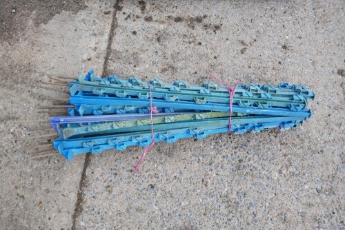 25 BLUE ELECTRIC FENCING STAKES