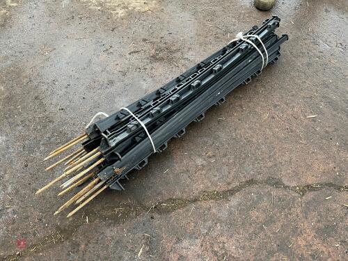 20 BLACK RUTLAND PLASTIC FENCING STAKES