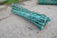 25 DARK GREEN ELECTRIC FENCING STAKES - 3