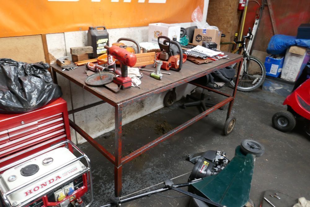 PORTABLE WORK BENCH