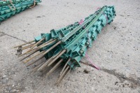 25 DARK GREEN ELECTRIC FENCING STAKES - 3