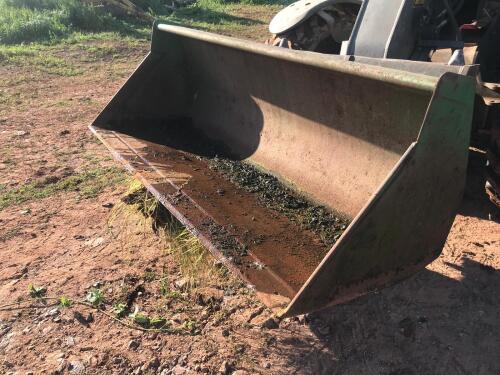 JOHN DEERE BUCKET