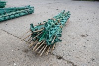 25 DARK GREEN ELECTRIC FENCING STAKES - 3