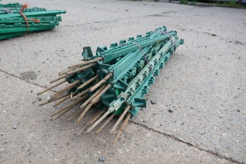 25 DARK GREEN ELECTRIC FENCING STAKES