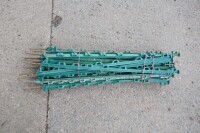25 DARK GREEN ELECTRIC FENCING STAKES - 2