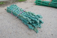 25 DARK GREEN ELECTRIC FENCING STAKES - 3