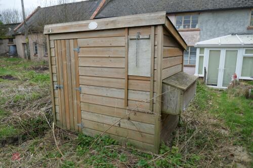 BLACKDOWN WOODEN CHICKEN HOUSE