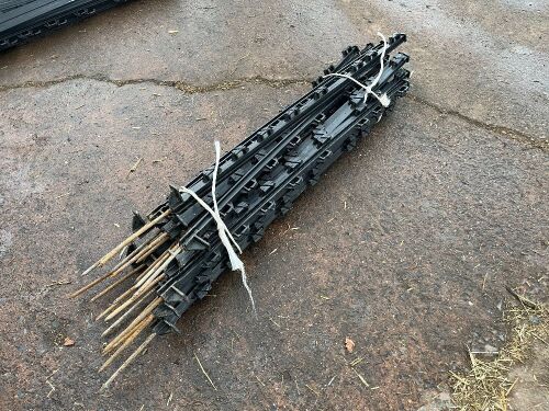 20 BLACK RUTLAND PLASTIC FENCING STAKES