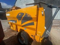 2007 LUCAS CASTOR TRAILED STRAW/SILAGE FEEDER/CHOPPER - 4