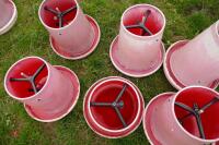 10 RED PLASTIC KING FEEDERS - 3