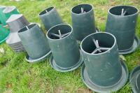 10 DARK GREEN PLASTIC KING FEEDERS - 4