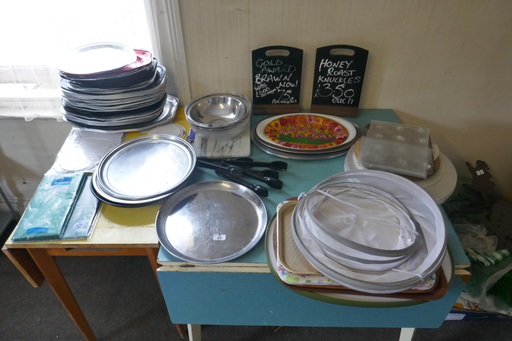 JOB LOT OF DISPLAY TRAYS, SIGNS & DISHES