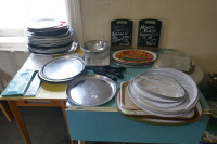 JOB LOT OF DISPLAY TRAYS, SIGNS & DISHES - 6