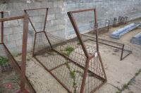 MESH CATTLE HAY FEEDER - 3