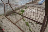 MESH CATTLE HAY FEEDER - 4