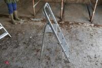 ALUMINIUM 3' STEP LADDER - 2