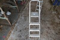 ALUMINIUM 3' STEP LADDER - 4