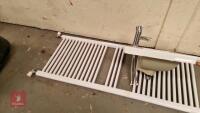 TOWEL RAIL AND SINK - 3