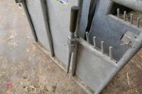 IAE GALVANISED DE-HORNING CRATE - 10