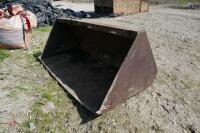 FRONT LOADER BUCKET