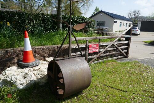 LARGE GARDEN ROLLER