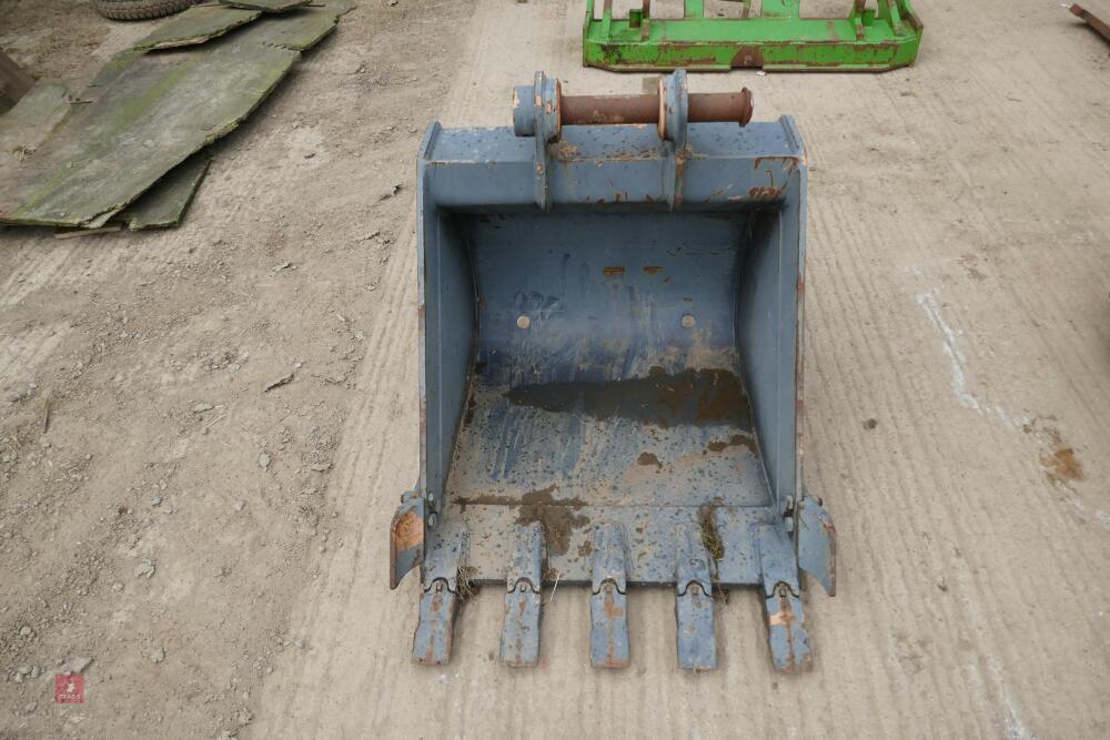 UNUSED DIGGER BUCKET