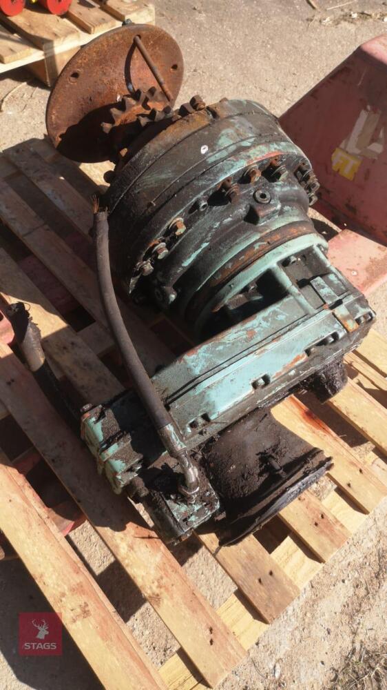 REDUCTION GEARBOX WITGH HYDRAULIC PUMP