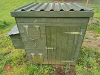 CHICKEN COOP WITH NEST BOX - 3