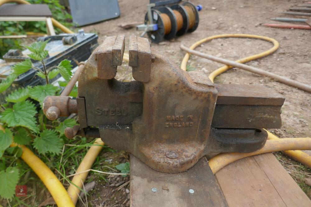 WOODEN BENCH VICE