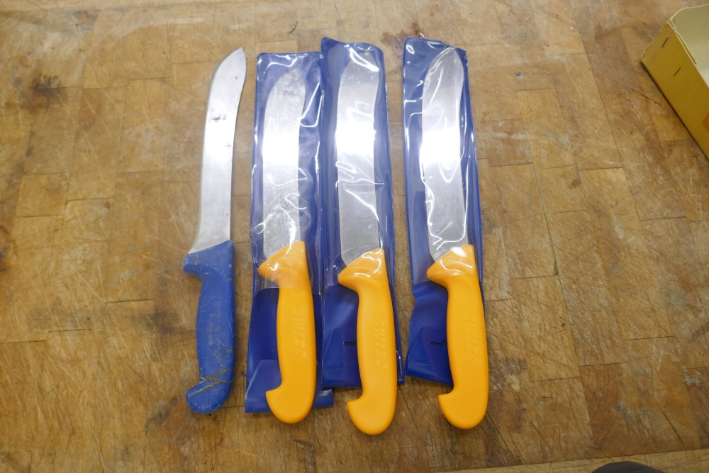 4 CUTTING KNIVES